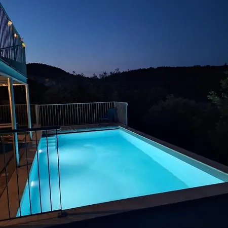 L'espinouse Piscine Vue Climatisation 9 Personnes